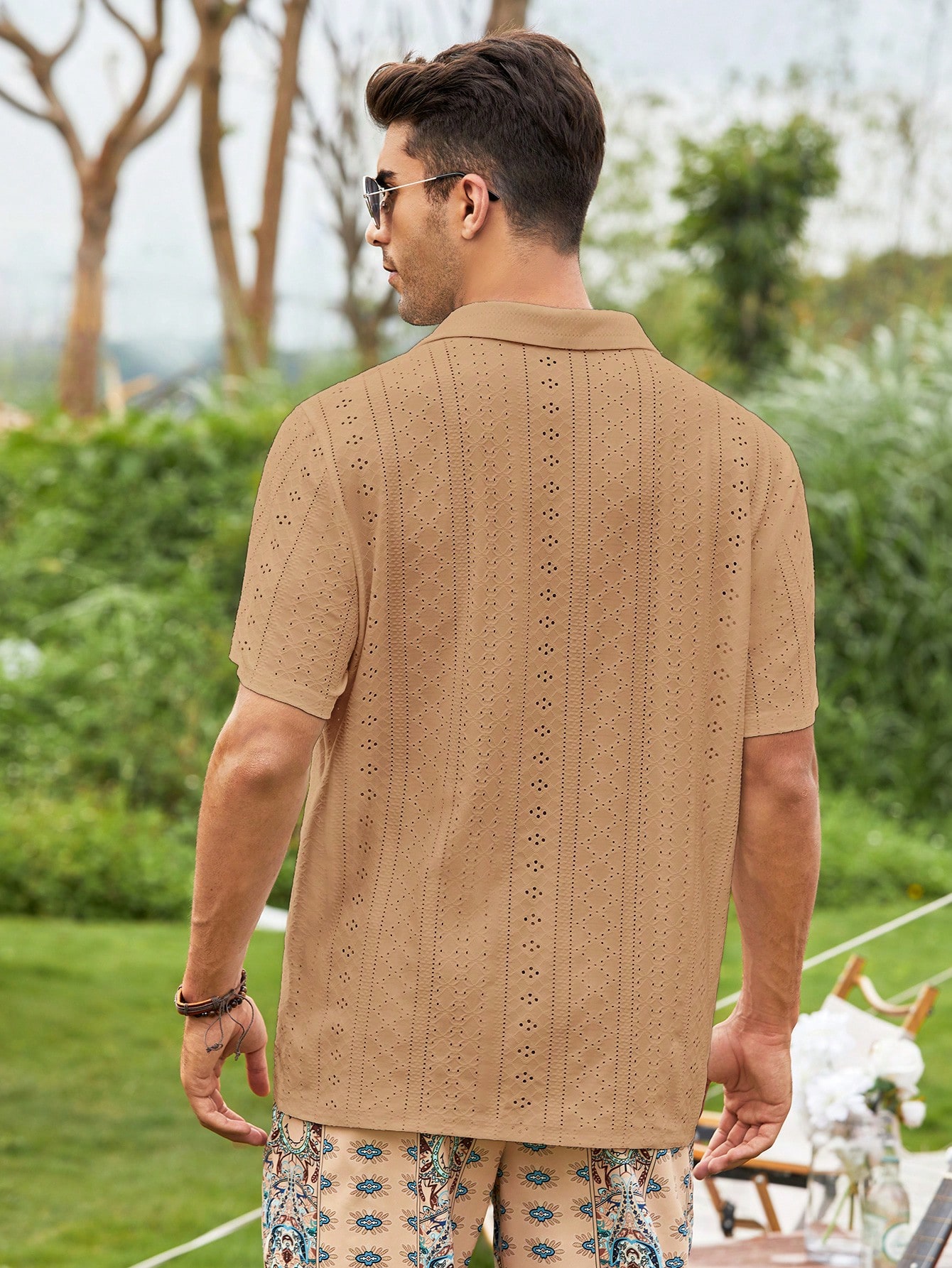 Men Solid Button Front Short Sleeve Shirt