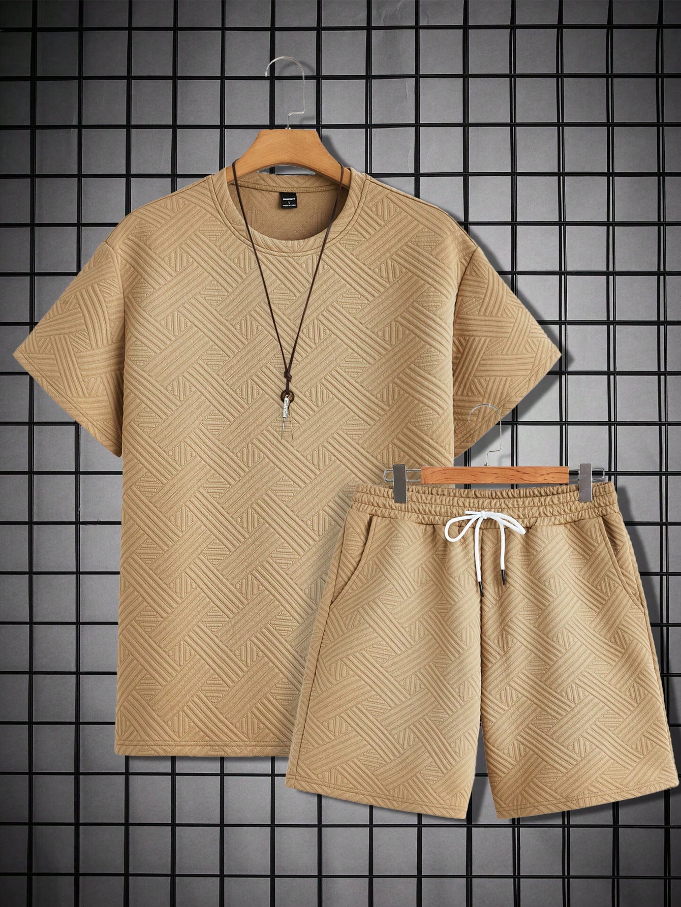 Men Solid Color Round Neck Short-Sleeved T-Shirt And Drawstring Pocket Shorts Set