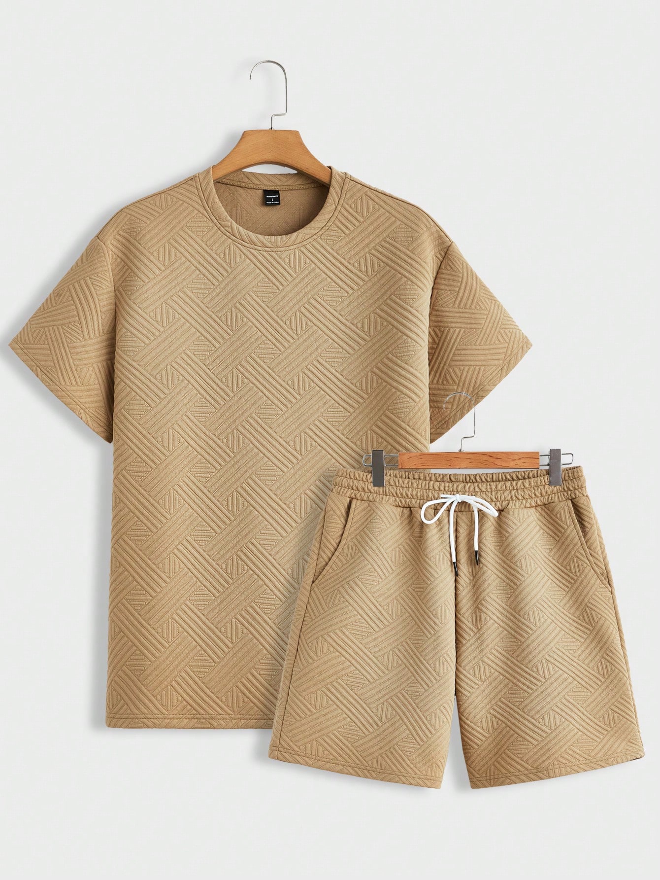 Men Solid Color Round Neck Short-Sleeved T-Shirt And Drawstring Pocket Shorts Set