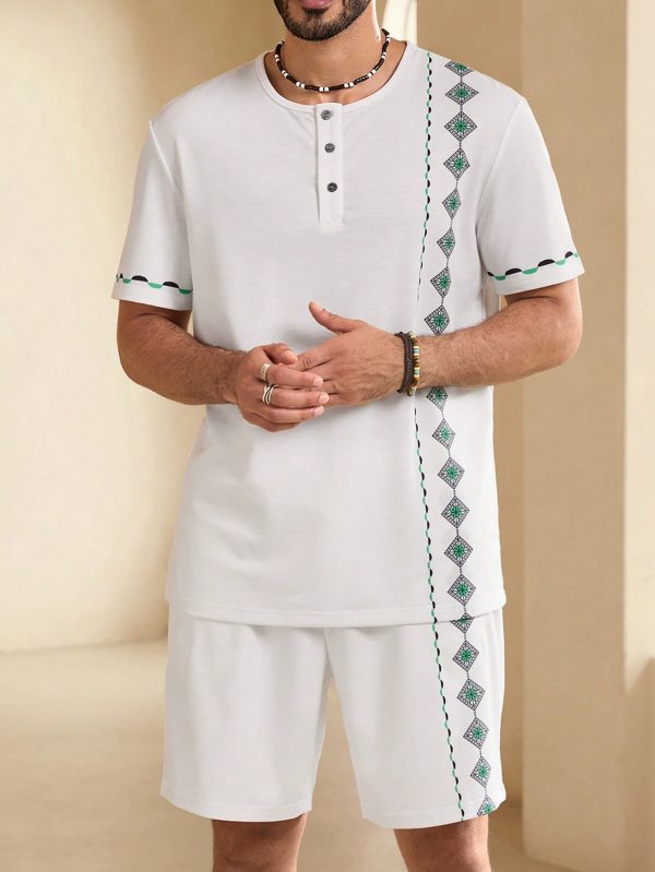 Men Summer Vacation Geometric Printed Round Neck Short Sleeve Casual T-Shirt And Drawstring Waist Shorts Set