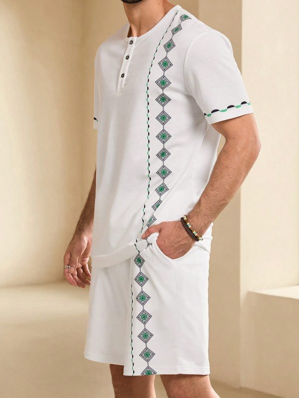 Men Summer Vacation Geometric Printed Round Neck Short Sleeve Casual T-Shirt And Drawstring Waist Shorts Set