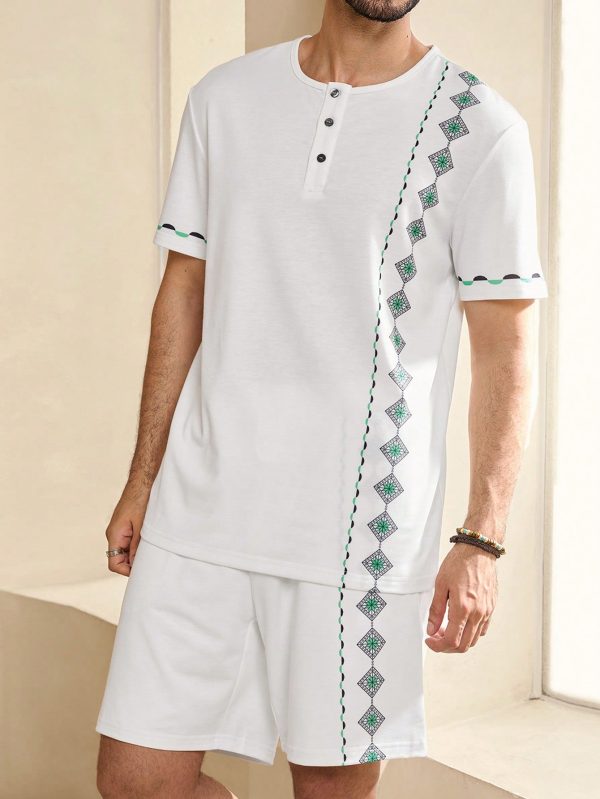 Men Summer Vacation Geometric Printed Round Neck Short Sleeve Casual T-Shirt And Drawstring Waist Shorts Set