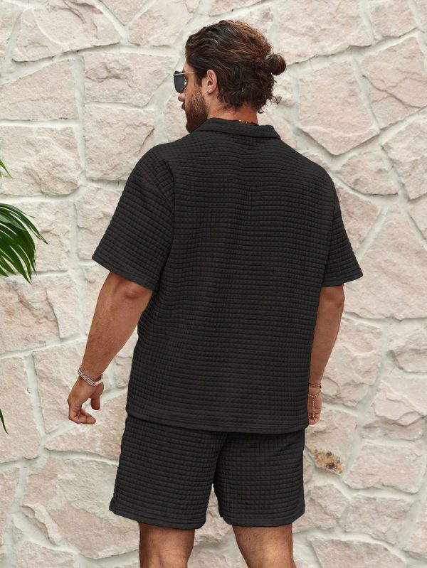 Men's Fashionable Textured Solid Color Lapel Collared Top And Shorts Set